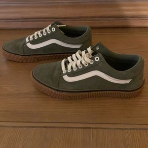 NWOT Old School Suede Green Vans Sneakers with gum sole